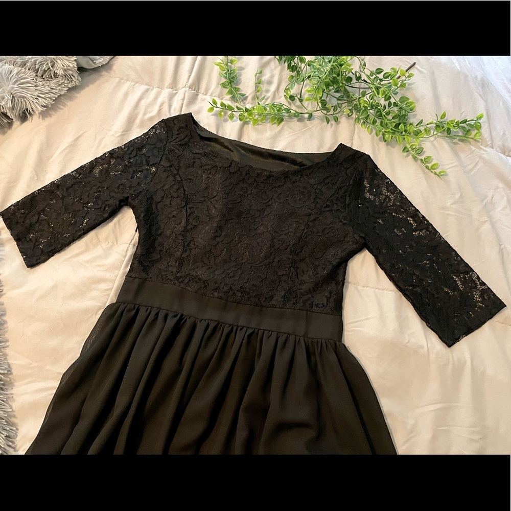 🖤 Floor Length Flowy Dress 🖤 - Picture 3 of 11